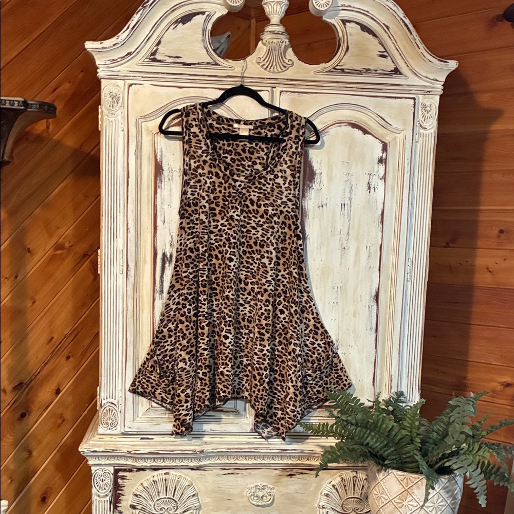 Leopard Print Sleeveless Tunic Top